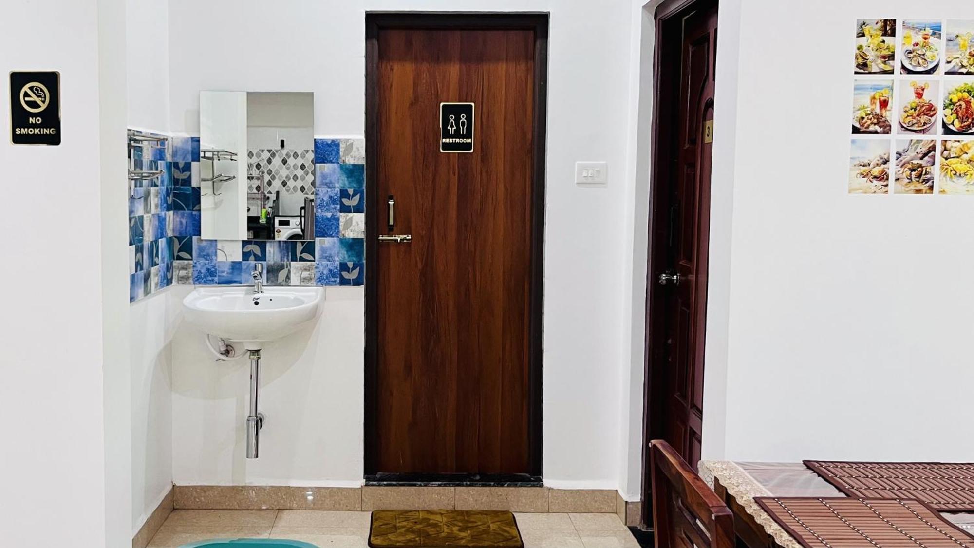 Happy Moon Homestay Aldona Экстерьер фото